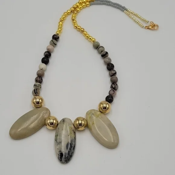 Green Serpentine & Gray Marble Necklace - Picture 3 of 3